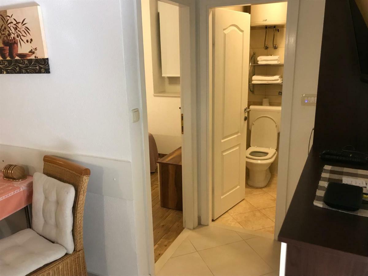 Apartma Dvor *